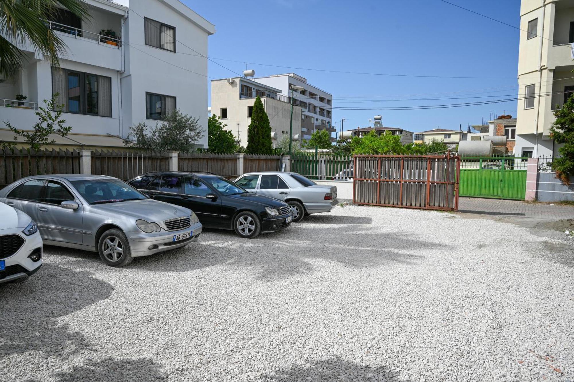 Monduro * Durrës